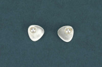 Ohrstecker Silber mit Perle dreieckig