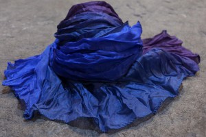 Crinkle Seidenschal Farbverlauf blau violett 819809