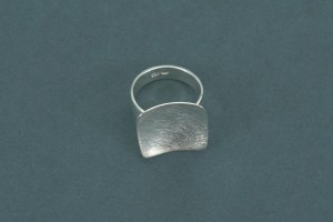 Design Silberring gewölbtes Quadrat gebürstet