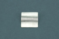 Silberanhänger quadratisch in Wellenform